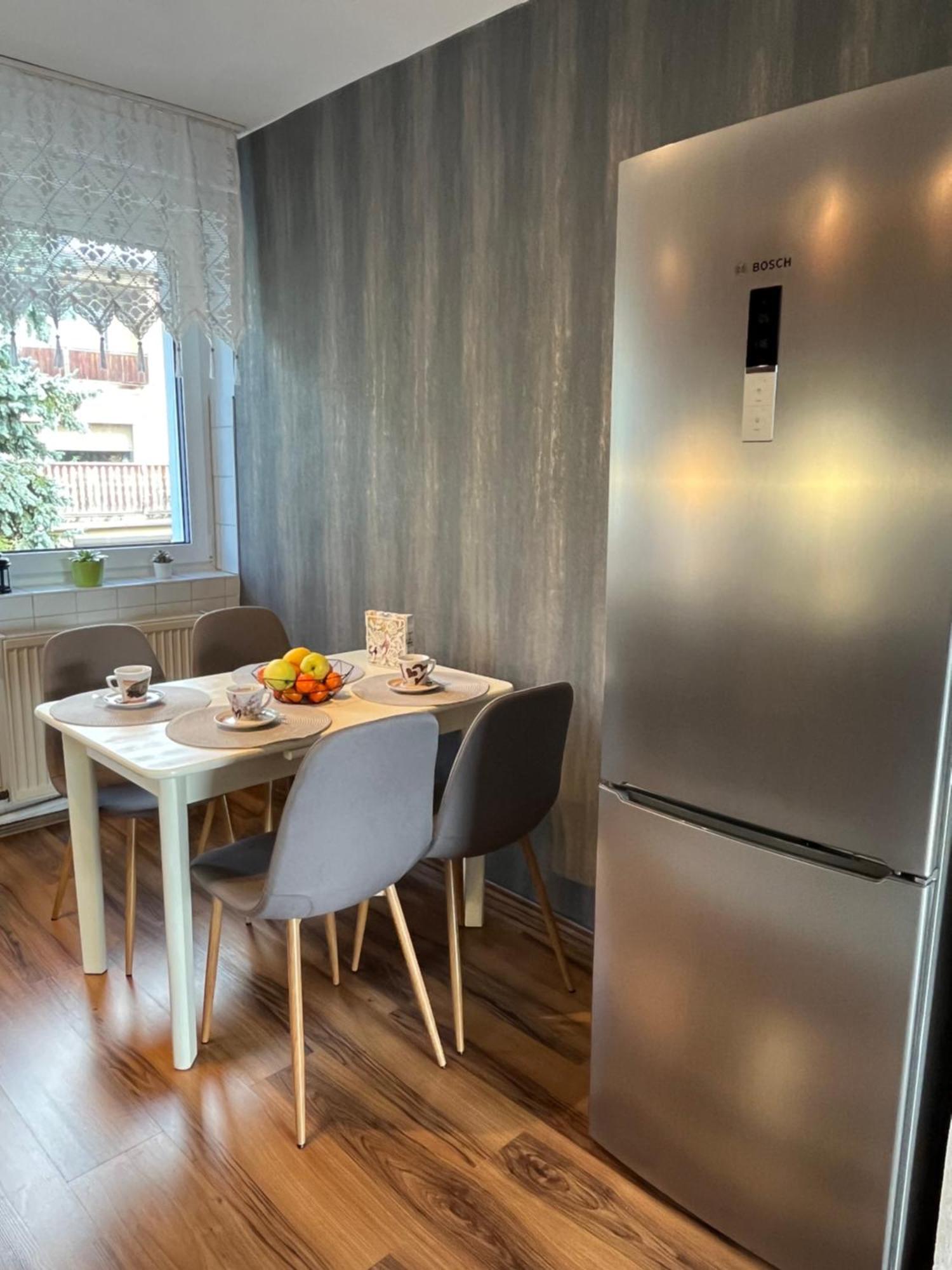 Sweet Home Cieplice Mountain View Apartament By The Main Park And Thermal Pools Jelenia Gora Exterior photo